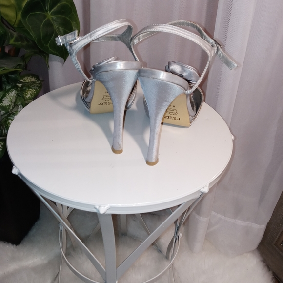 Women's High-heeled Shoes - Picture 2 of 5